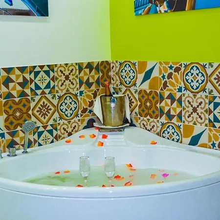 Hotel Monaco & Garden