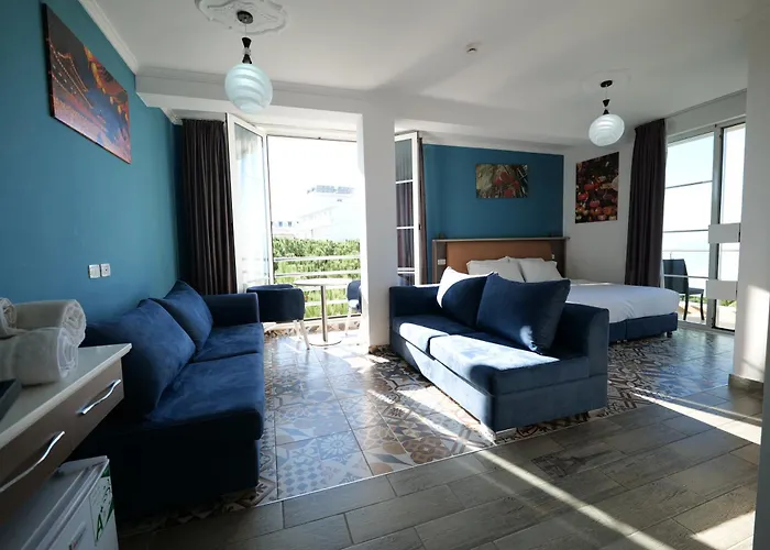 ホテル Monaco & Garden 3*