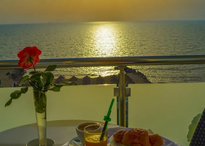 Monaco & Garden 3* Golem (Tirana)