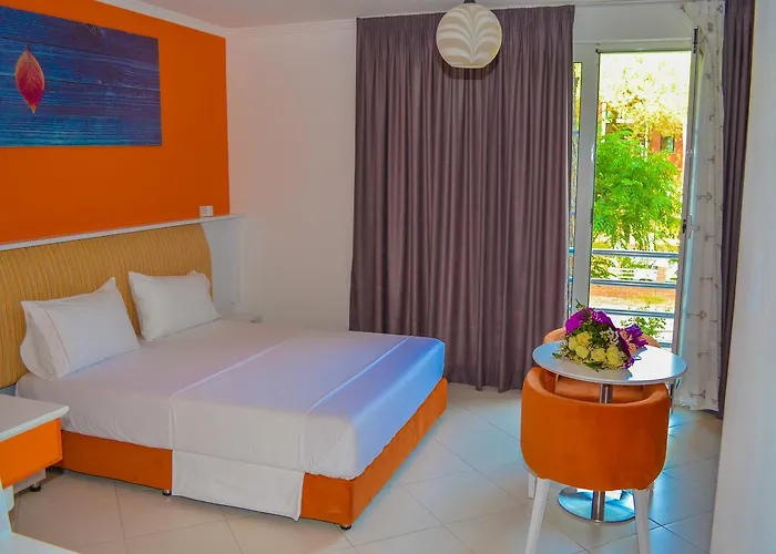 Hotel Monaco & Garden 3*