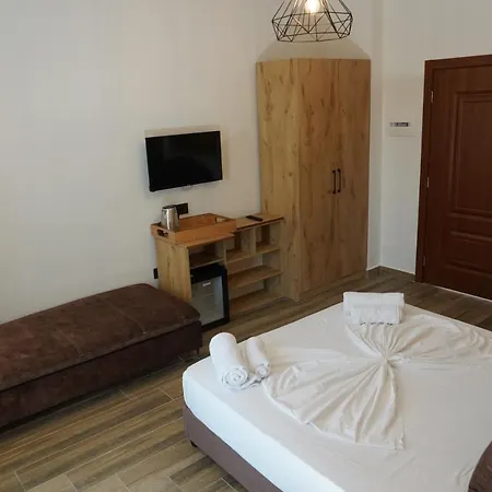 Monaco & Garden Hotel 3*