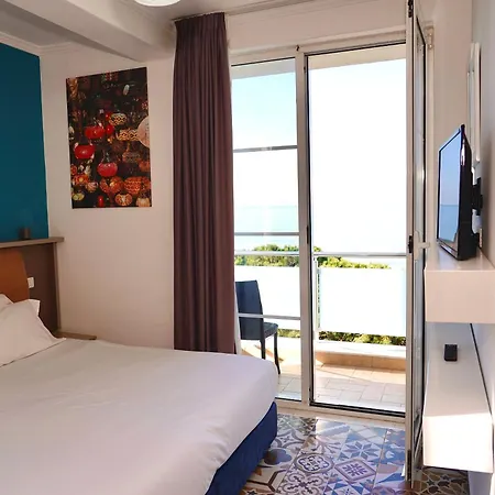 Monaco & Garden Hotel 4*