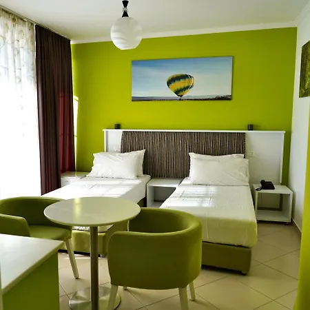 Hotel Monaco & Garden Golem (Tirana)