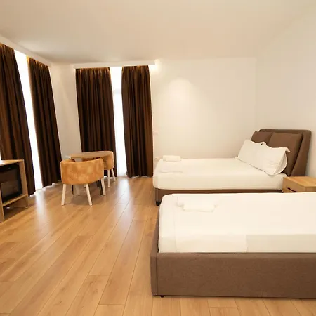 Hotel Monaco & Garden 4*