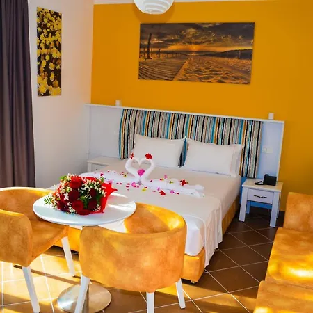 Hotel Monaco & Garden 4*