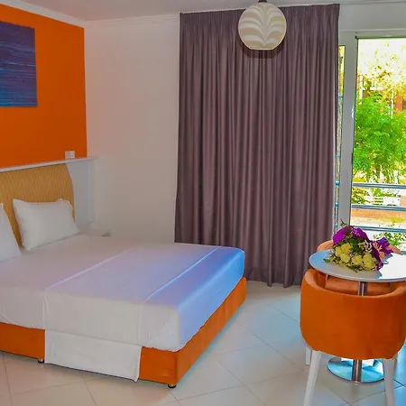 Hotel Monaco & Garden 4*